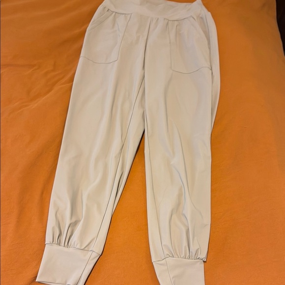 HALARA Pants - Women’s Halara Cream Jogger Pants Size S